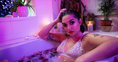 Lloren press shot in bathtub